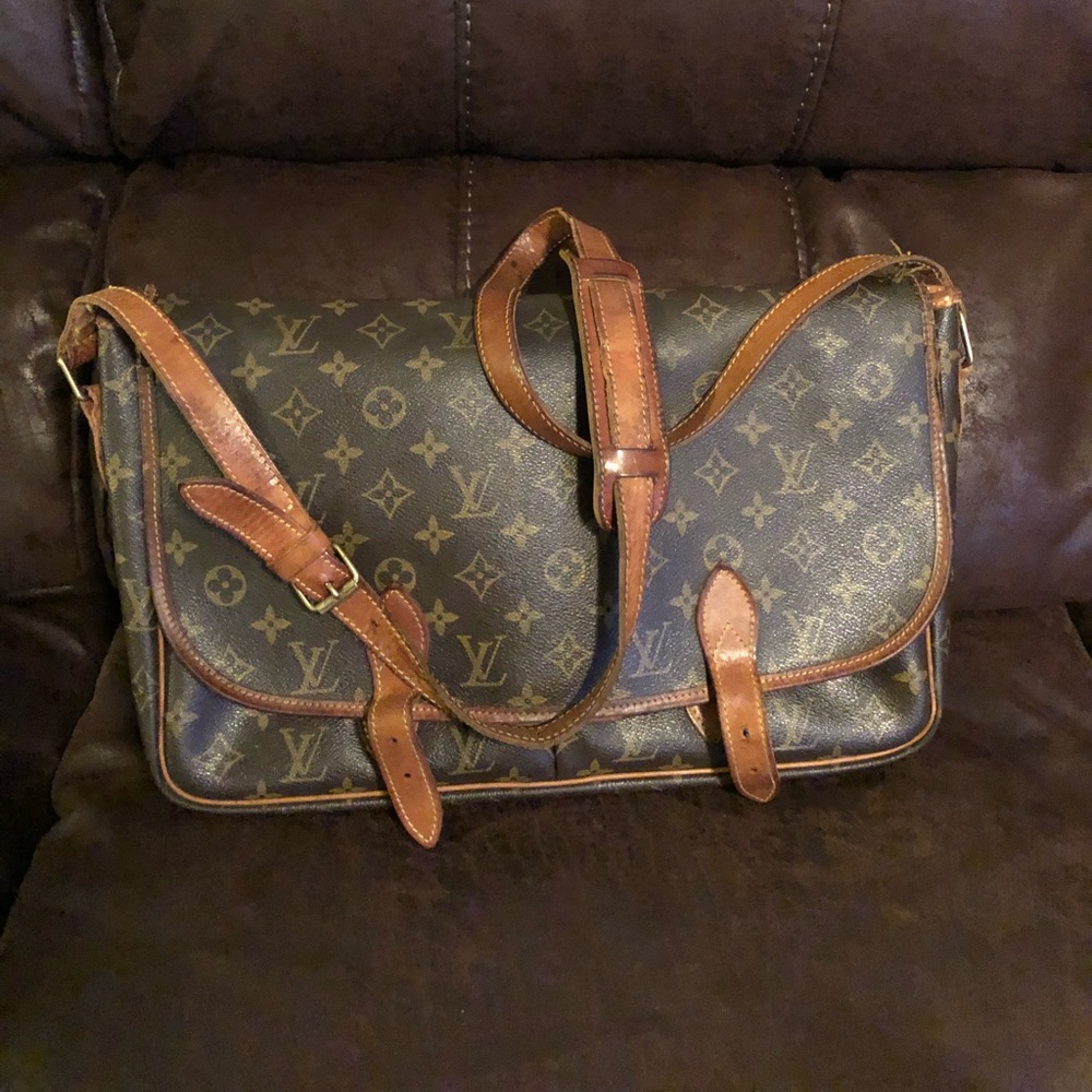 Authentic Louis Vuitton vintage  messenger bag